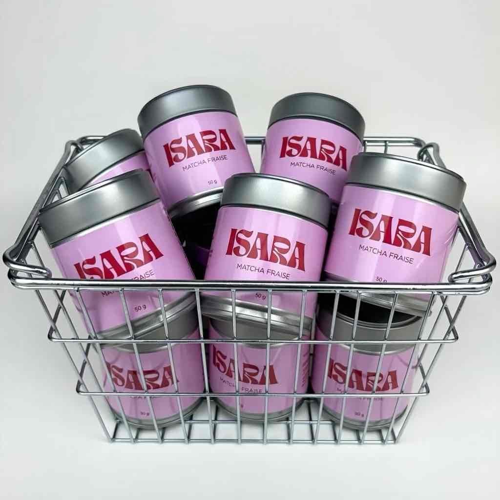 Pots de matcha fraise ISARA en format 50g prêts à être expédiés